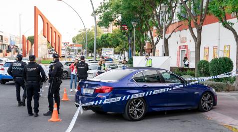 discoteca-fuenlabrada Agentes de la Policía Nacional en las inmediaciones de la discoteca 'Caña Brava' de Fuenlabrada en la que se ha producido un tiroteo en el que ha fallecido un joven de 21 años y tres personas han resultado heridas