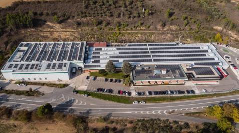 Schneider Electric de Puente la Reina cuenta con 817 kWp en paneles solares gracias a un proyecto con Acciona Energía Schneider Electric de Puente la Reina cuenta con 817 kWp en paneles solares gracias a un proyecto con Acciona Energía
