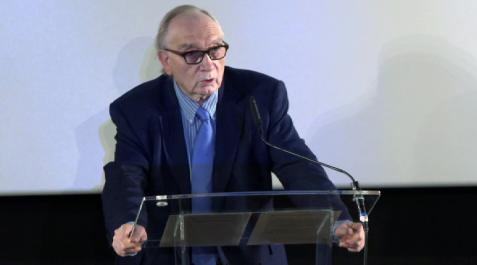 El director Carlos Saura recibirá el Goya de Honor 2023 El presidente de la Academia de Cine, Fernando Méndez-Leite, ha anunciado esta mañana que el Goya de Honor en la 37 edición de los premios será entregado al director Carlos Saura. Se trata del reconocimiento de sus compañeros a su carrera y el agradecimiento por su trabajo.
