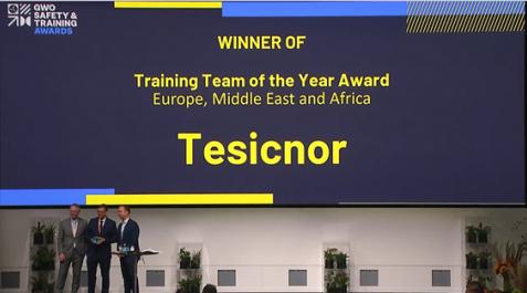 tesicnor Juan López, segundo por la izquierda, en el momento de recibir el premio en Dinamarca este miércoles, junto a representantes de la GWO