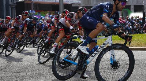 Un incombustible Valverde sucumbe ante Pogacar e Higuita en la Tre Valli Varesine Un incombustible Valverde sucumbe ante Pogacar e Higuita en la Tre Valli Varesine