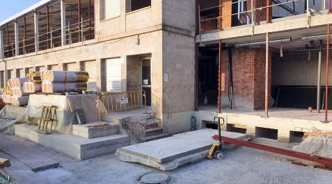 SAD Imagen de las obras en el colegio de Fitero en el que se ve la nueva planta ubicada sobre las aulas actuales.
