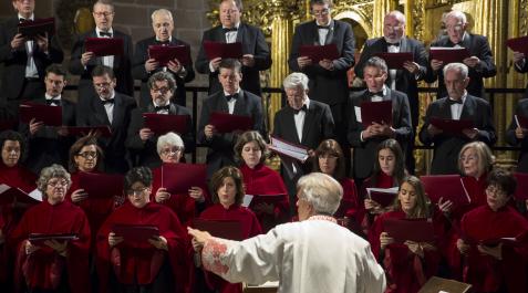 Capilla Aurelio Sagaseta dirige a la Capilla de Música de la catedral de Pamplona.
