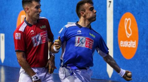 DS Mikel Urrutikoetxea y Jon Ander Peña, en el Mimetiz.