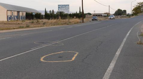 Lugar del accidente donde todavía se ven las marcas del accidente señaladas por la Policía Lugar del accidente donde todavía se ven las marcas del accidente señaladas por la Policía