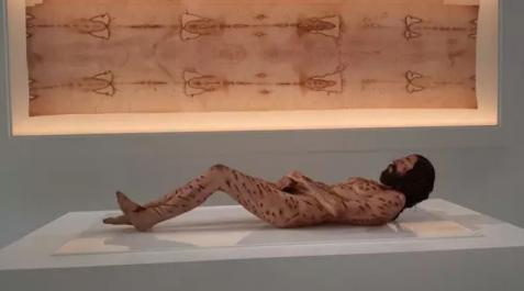 El cuerpo hiperrealista de Jesucristo representado a partir de la Sábana Santa en la exposición The Mystery Man. El cuerpo hiperrealista de Jesucristo representado a partir de la Sábana Santa en la exposición The Mystery Man.