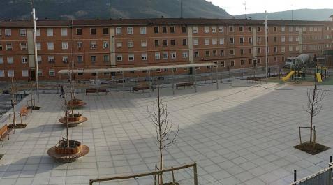 zumalakarregi Vista parcial de la plaza Zumalakarregi, de Alsasua