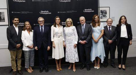 Desde la izquierda, Álvaro Curiel, Isabel Orbe, Ramón Reyes, la reina Letizia, Jill Biden, Valentín Fuster, Marta Puyol, Luis Montuenga y Amaia Lujambio Desde la izquierda, Álvaro Curiel, Isabel Orbe, Ramón Reyes, la reina Letizia, Jill Biden, Valentín Fuster, Marta Puyol, Luis Montuenga y Amaia Lujambio