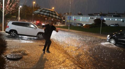 Instante de la tormenta a su paso por Mutilva Instante de la tormenta a su paso por Mutilva