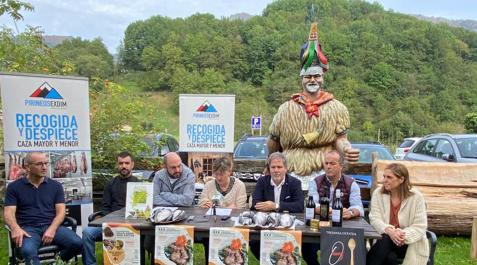De izquierda a derecha, Fausto Prieto (Productos Artesanos Errotazar); Oskar Martínez (Restaurante Tresanea); Rubén Gárate (Restaurante Olari); Belén Urrutia (Restaurante Elbeteko Posada); Carlos Leceaga (Pirineos Exdim); Koteto Ezkurra (Bodega Inurrieta) De izquierda a derecha, Fausto Prieto (Productos Artesanos Errotazar); Oskar Martínez (Restaurante Tresanea); Rubén Gárate (Restaurante Olari); Belén Urrutia (Restaurante Elbeteko Posada); Carlos Leceaga (Pirineos Exdim); Koteto Ezkurra (Bodega Inurrieta); Lorea Luziriaga (Restaurante Donamaria’ko Benta) .