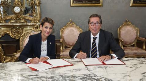 La Presidenta de Navarra, María Chivite, y el director general de la Fundación ”la Caixa”, Antonio Vila La Presidenta de Navarra, María Chivite, y el director general de la Fundación ”la Caixa”, Antonio Vila