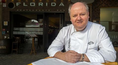 Jorge Ruiz en la terraza del bar restaurante Florida de Estella Jorge Ruiz en la terraza del bar restaurante Florida de Estella