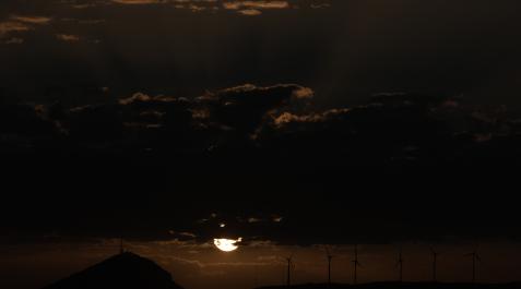 Imagen de la Higa de Monreal en el amanecer de este martes. Imagen de la Higa de Monreal en el amanecer de este martes.