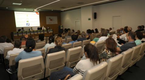 Asamblea Médicos Asamblea en la que se ha decidido la huelga de médicos en Navarra