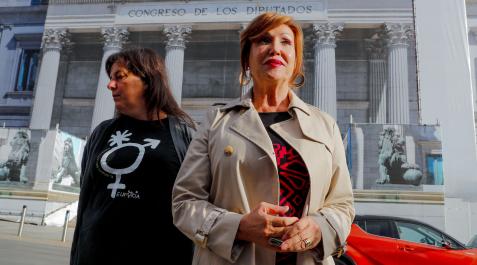 ley-trans La presidenta de la Plataforma Trans, Mar Cambrollé (d) y la presidenta de Euforia, Natalia Aventín, explican los motivos por los que se movilizarán este sábado por el retraso en la tramitación de la ley trans