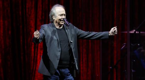 El cantautor catalán Joan Manuel Serrat se despidió este viernes de México con un emotivo concierto, gratuito y al aire libre, en el Zócalo de la capital mexicana El cantautor catalán Joan Manuel Serrat se despidió este viernes de México con un emotivo concierto, gratuito y al aire libre, en el Zócalo de la capital mexicana