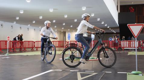 La Presidenta Chivite y el consejero Ciriza realizan el circuito en bicicleta La Presidenta Chivite y el consejero Ciriza realizan el circuito en bicicleta