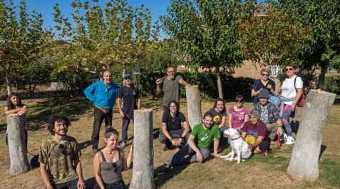 alianto *A:EKIA
*F: 2022-10-15
*L: MAÑERU
*T:TALA DE ALIANTOS ESPECIE VEGETAL INVASORA POR PARTE DE GRUPO ECOLOGISTA REFORESTACCION NAFARROA
*P: