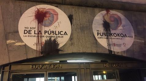PinturaEducacion Pintura en los carteles del departamento de Educación