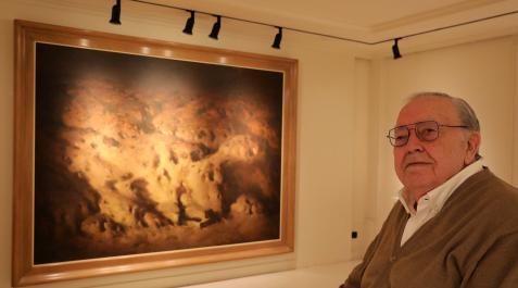 Fermín Echauri, galerista y hermano del pintor Miguel Echauri, posa delante del ‘Paisaje sin título’ (1975) que preside la exposición y ha sido traído desde Madrid. Fermín Echauri, galerista y hermano del pintor Miguel Echauri, posa delante del ‘Paisaje sin título’ (1975) que preside la exposición y ha sido traído desde Madrid.