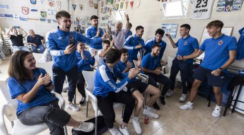 Jugadores del CD Fuentes celebran el sorteo de Copa CD Fuentes
