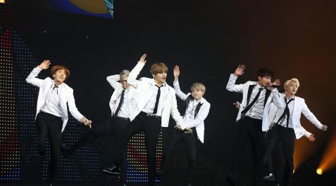 SKA BTS en KCON France 2016 en París el 2 de junio de 2016