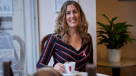 La escritora y periodista pamplonesa Marisol Artica, de 44 años, ayer en una cafetería del Casco Viejo de Pamplona La escritora y periodista pamplonesa Marisol Artica, de 44 años, ayer en una cafetería del Casco Viejo de Pamplona