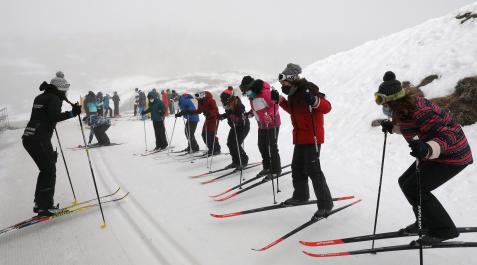 Primeras nociones de esquí a alumnado participante en la Semana Blanca de 2022. Primeras nociones de esquí a alumnado participante en la Semana Blanca de 2022