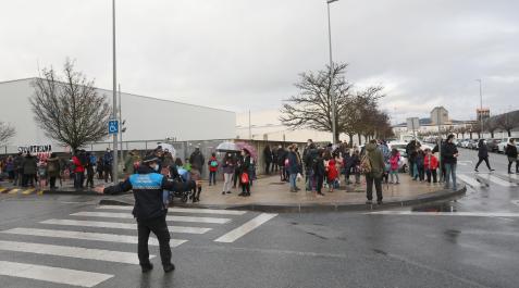 Colegio Buztintxuri Concentración de alumnos y padres del colegio público Buztintxuri por un atropello en 2021.