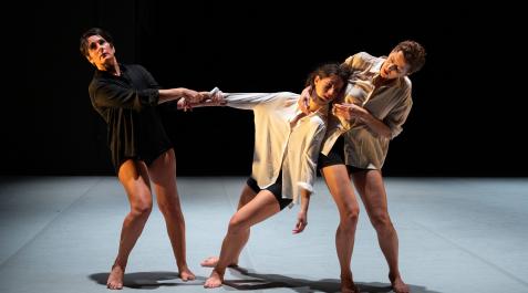 Noche barroca Marta Coronado (izq.), Clarissa Costagliola y Laura Ares, en una coreografía