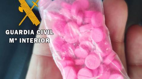 Imagen de las 50 pastillas de Speed requisadas por los agentes de la Guardia Civil Imagen de las 50 pastillas de Speed requisadas por los agentes de la Guardia Civil