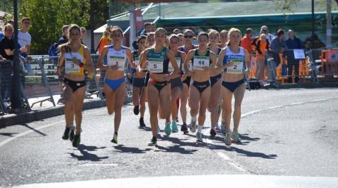 Maitane Melero Maitane Melero, en la parte izquierda, durante la carrera cántabra
