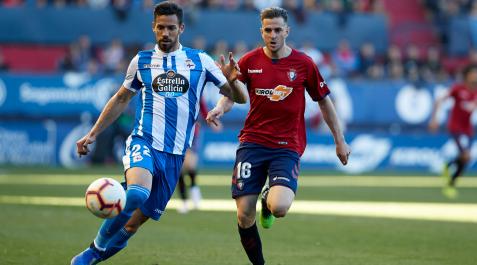 Pablo Marí se mide a Juan Villar cuando jugaba en el Deportivo Pablo Marí se mide a Juan Villar cuando jugaba en el Deportivo