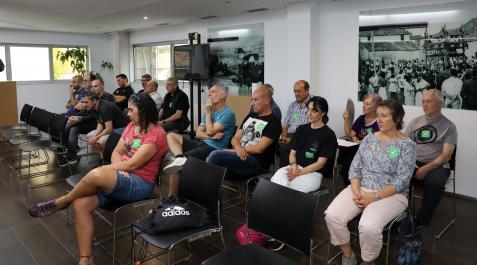 Pleno de Burlada Trabajadores y simpatizantes de los patronatos, en el pleno de ayer