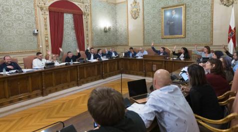 Imagen de una de las votaciones durante el pleno de ayer Imagen de una de las votaciones durante el pleno de ayer