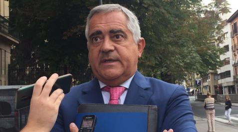 juan-miguel-sucunza El presidente de la CEN, Juan Miguel Sucunza, realiza declaraciones a los medios de comunicación tras la reunión con el consejero Mikel Irujo