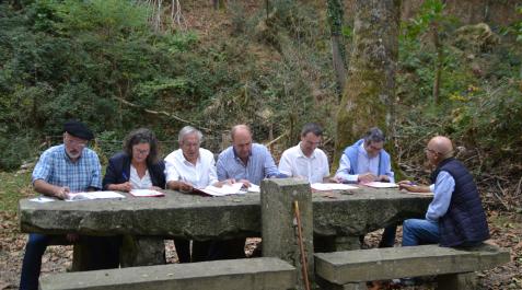 Los alcaldes de los seis municipios renuevan el acuerdo en el mojón 36 Los alcaldes de los seis municipios renuevan el acuerdo en el mojón 36