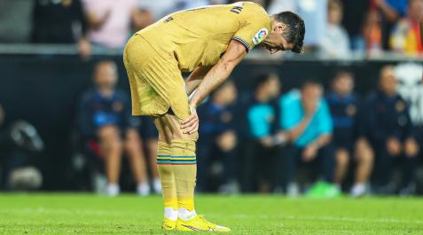 Lewan Robert Lewandowski, exhausto al finalizar el choque liguero contra el Valencia en Mestalla