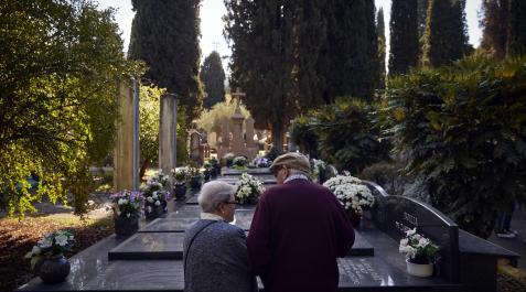 Fotos del día de Todos los Santos en el cementerio de Pamplona. Fotos del día de Todos los Santos en el cementerio de Pamplona.