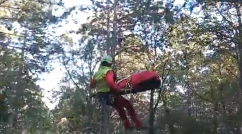 rescate-ciclista-izcue Rescate de los bomberos de un ciclista accidentado en una pista forestal en Izcue