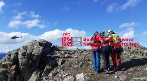 rescate-montanera-alkurruntz Los bomberos han rescatado a una montañera con fuertes vértigos en el monte Alkurruntz (Baztan)