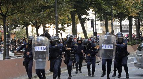 Javier Sesma Los lanzamientos de pelotas de goma se produjeron en el Paseo de Sarasate