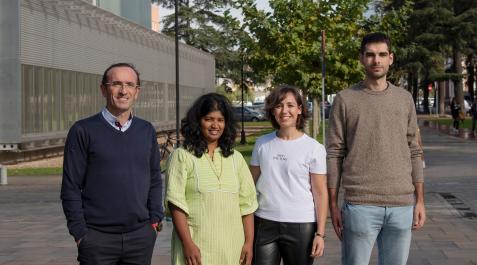 inervacion-muscular Iñaki García de Gurtubay (HUN), Mahima Kallingal (UPNA), Cristina Mariscal (HUN) y Adrián Eciolaza (UPNA) miembros del grupo de investigación que han desarrollado la técnica para registrar en vivo la actividad e inervación muscular