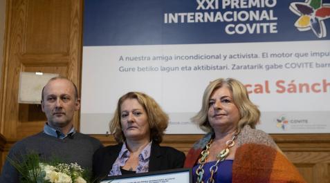 covite consuelo ordoñez La presidenta del Colectivo de Víctimas del Terrorismo (Covite), Consuelo Ordoñez ha entregado el XXI Premio Internacional a título póstumo a Juncal Sánchez Aranaz, que ha sido recogido por su hermana, Marian Sánchez
