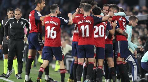 Los jugadores de Osasuna celebran el segundo gol ante el Celta, durante el partido de Liga en Primera División que disputan este sábado en el estadio de Balaídos Los jugadores de Osasuna celebran el segundo gol ante el Celta, durante el partido de Liga en Primera División que disputan este sábado en el estadio de Balaídos