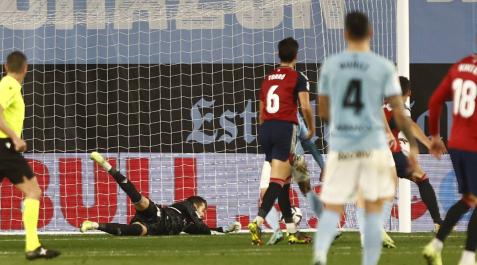 Aitor Fernández durante una acción ante el Celta Aitor Fernández durante una acción ante el Celta