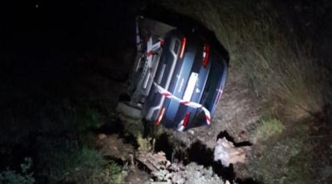 accidente-olite Coche accidentado tras una salida de vía en la N-121 en Olite