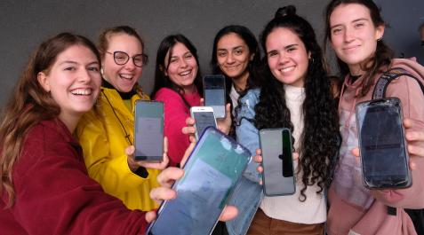 jovenes De izquierda a derecha, las estudiantes de 3º de Psicología de la UPNA: Eva Díaz de Cerio, Clarisa Giménez, Inés Fustero, Salma Nadir, Lucía Escanciano y Alba Sarasa
