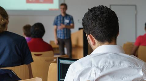 ESTUDIANTES-POSTGRADO Navarra es la tercera autonomía que menos solicita títulos de postgrado en las ofertas de empleo