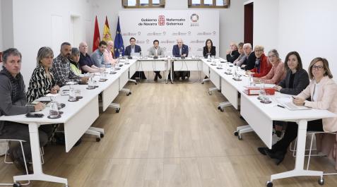 vivienda-publica-alquiler Representantes del Ejecutivo foral y administraciones locales participantes en la segunda fase del plan de alquiler Navarra Social Housing